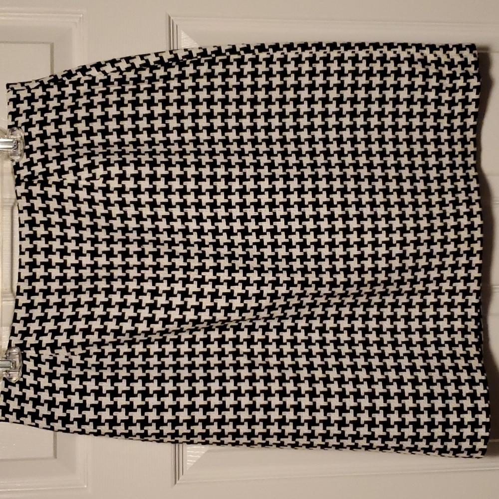 Studio C Houndstooth Skirt